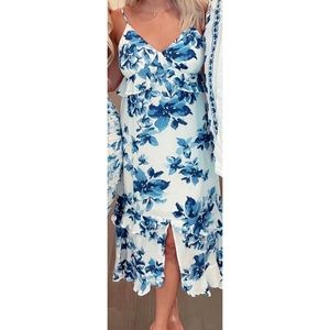 Lulu’s blue and white floral midi dress